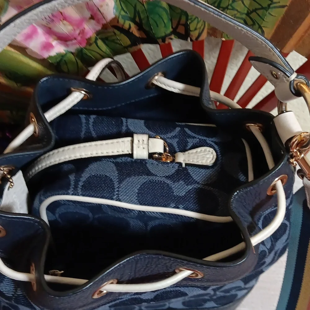 Coach  demin bucket bag - Picture 7 of 7